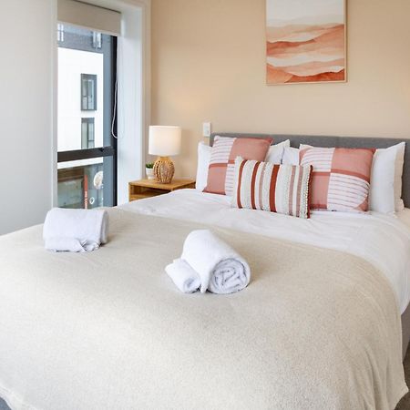 Modern City Lifestyle: 2 Bedroom 1 Bath Christchurch Extérieur photo