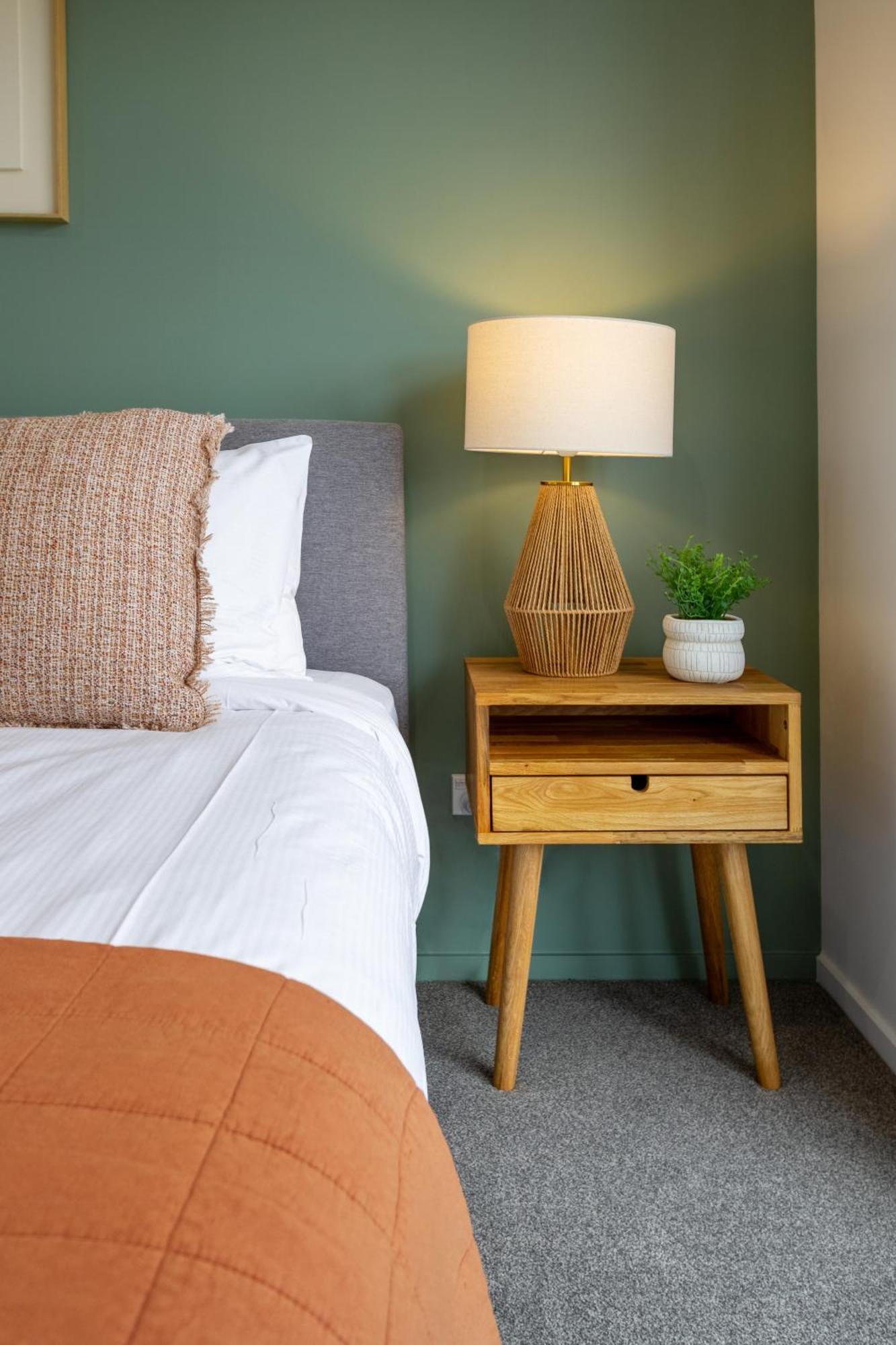 Modern City Lifestyle: 2 Bedroom 1 Bath Christchurch Extérieur photo