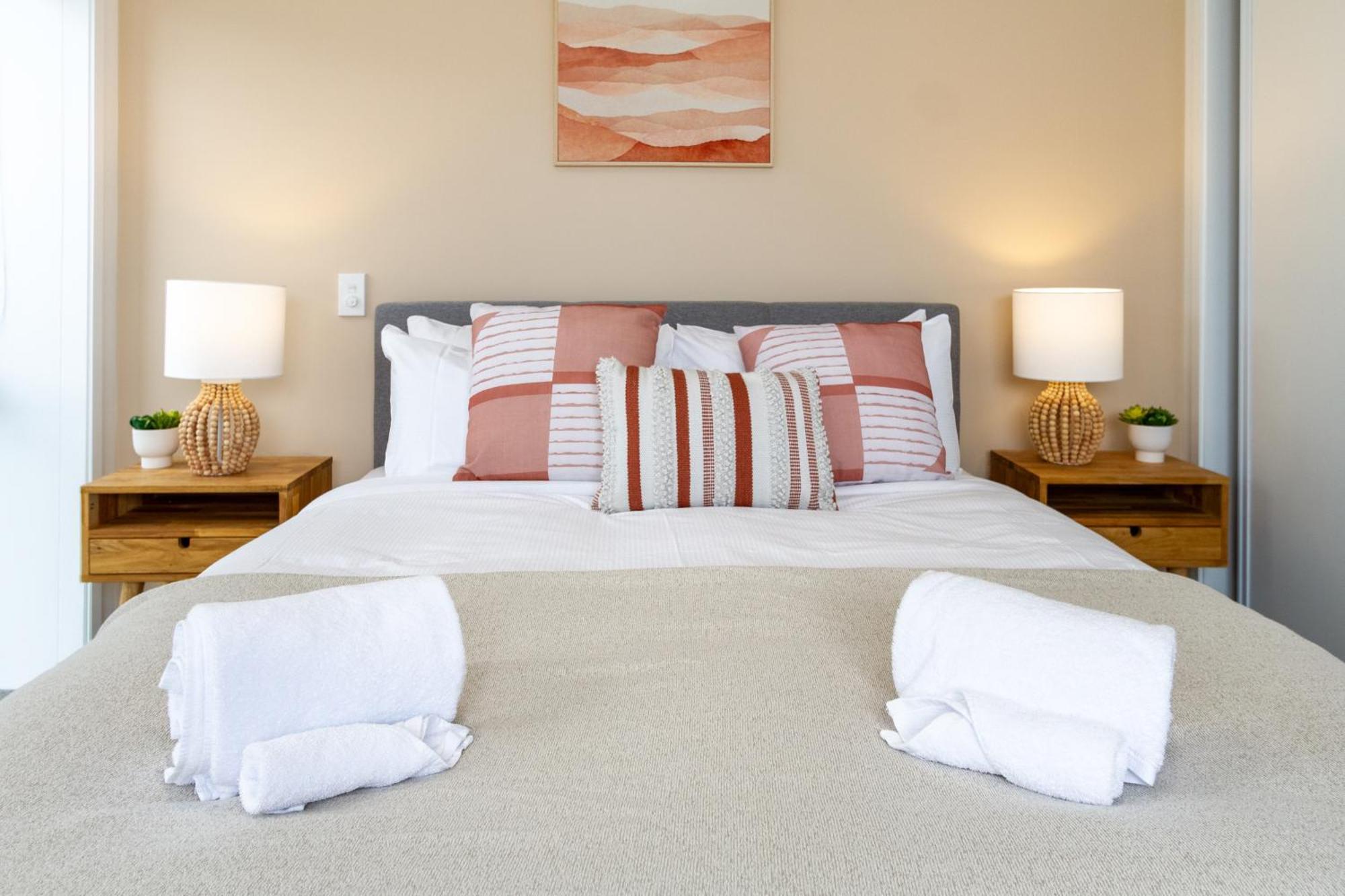 Modern City Lifestyle: 2 Bedroom 1 Bath Christchurch Extérieur photo