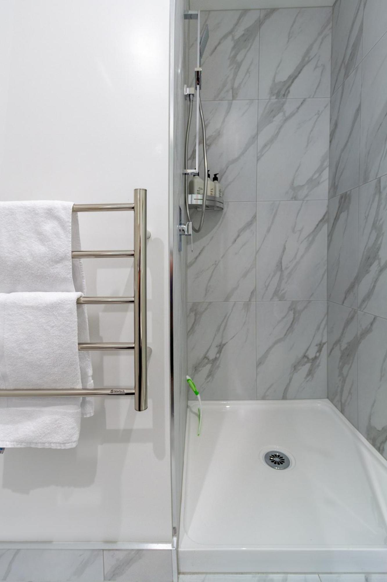 Modern City Lifestyle: 2 Bedroom 1 Bath Christchurch Extérieur photo