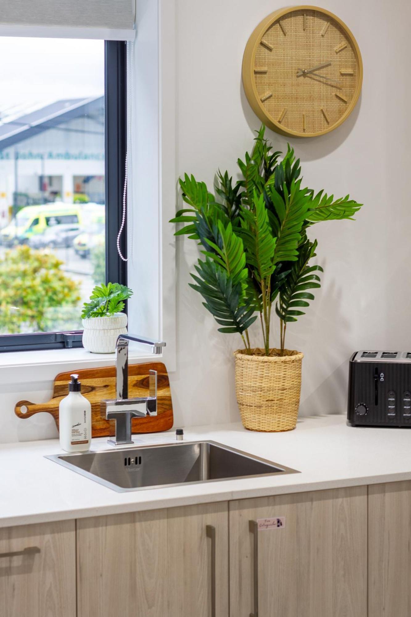 Modern City Lifestyle: 2 Bedroom 1 Bath Christchurch Extérieur photo
